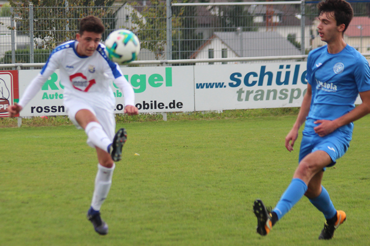 Matteo Francesca mit einem weit öffnenden Pass