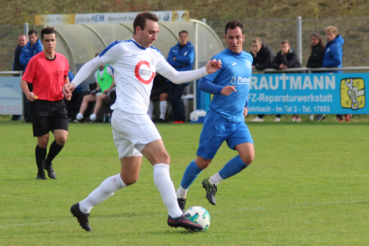 Thomas Münkel (li.) beim Spielaufbau
