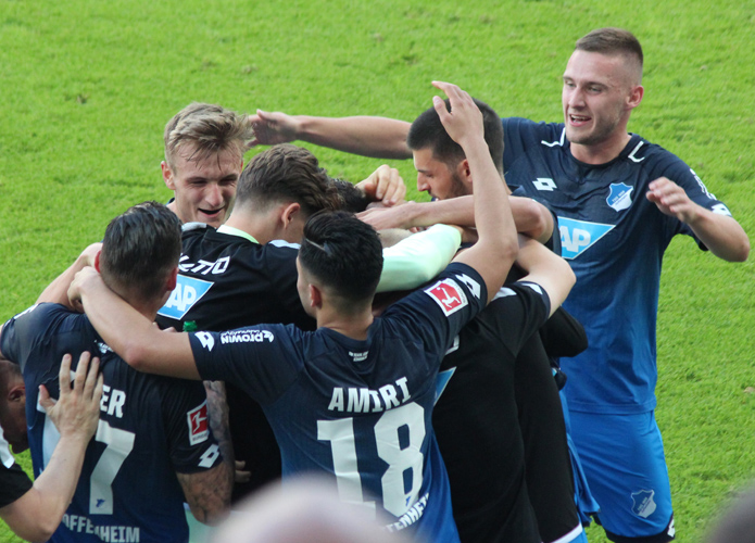 Hoffenheim feiert die 2:1-Führung durch Uth