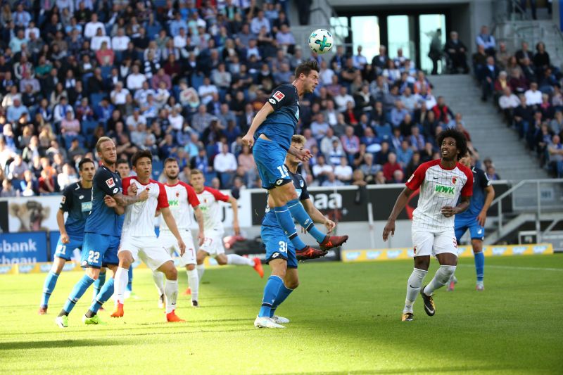 Uth steigt hoch zum Kopfball