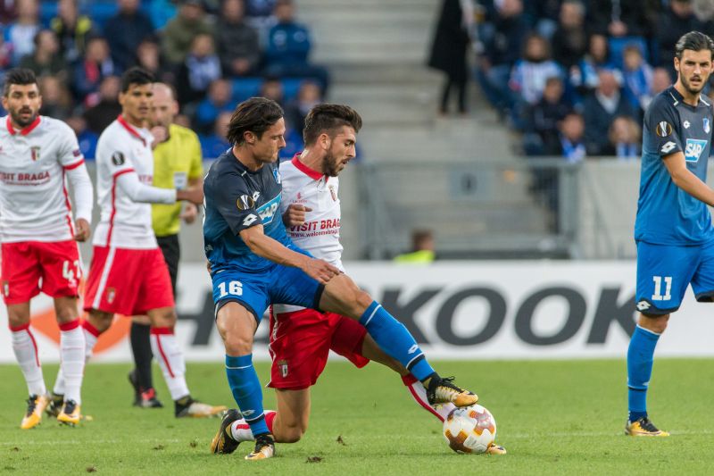 Nico Schulz im Zweikampf