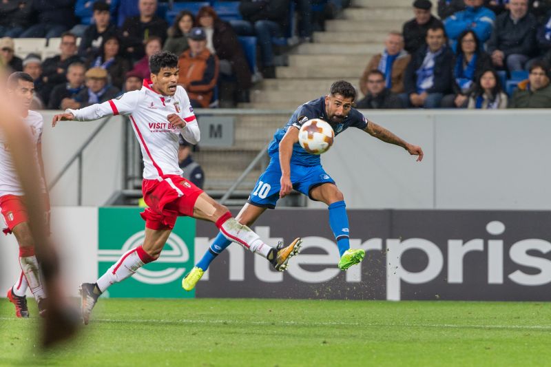 Kerem Demirbay versucht es mit einem Distanzschuss