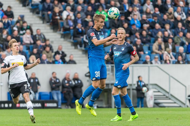Das Kopfballspiel zählt zu den Stärken von Stefan Posch