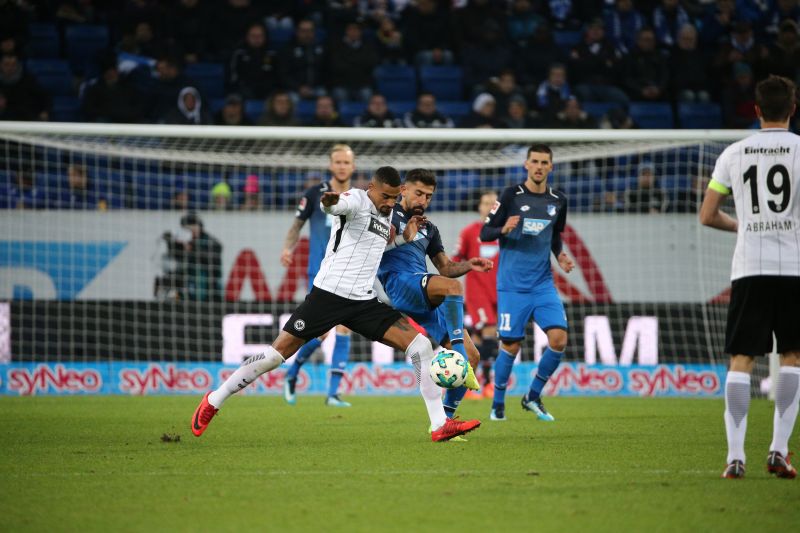 Demirbay gegen Boateng - eines von vielen packenden Zweikampfduellen im Mittelfeld