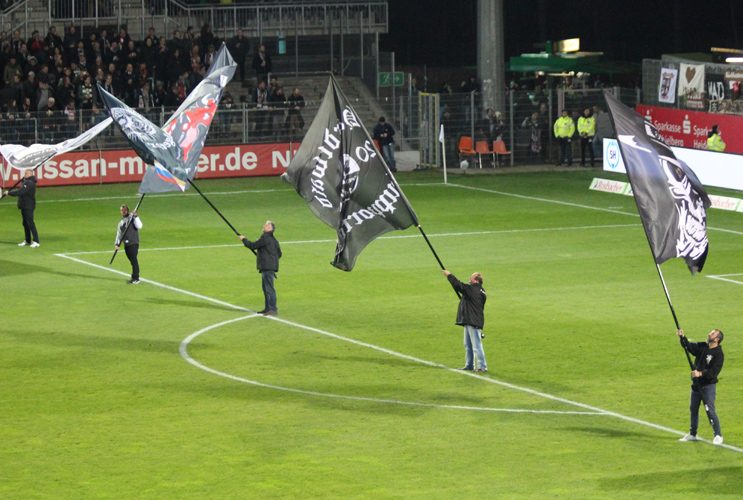 Heimspielatmosphäre am Hardwald