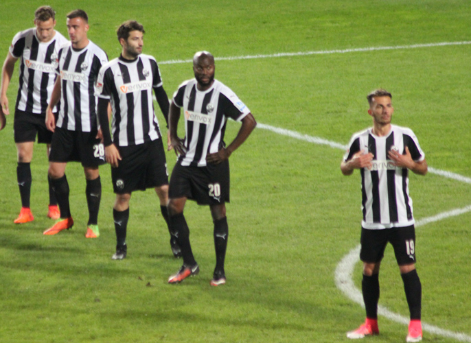 Am Freitagabend wollen die Sandhäuser erstmals sie Duisburger Zebras erlegen