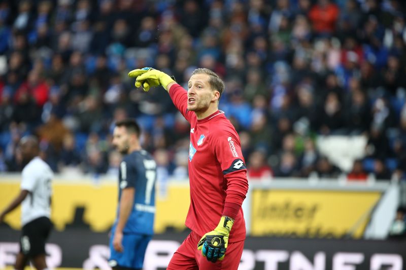 TSG-Keeper Oliver Baumann gibt seinen Vorderleuten lautstarke Anweisungen