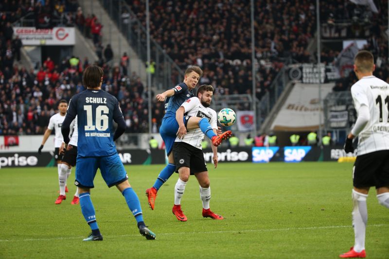 Dennis Geiger im Zweikampf