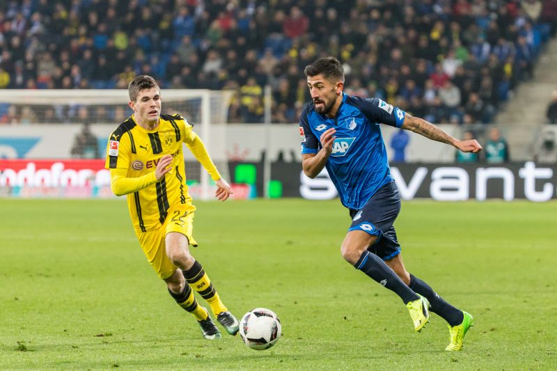 Demirbay enteilt seinem Gegenspieler