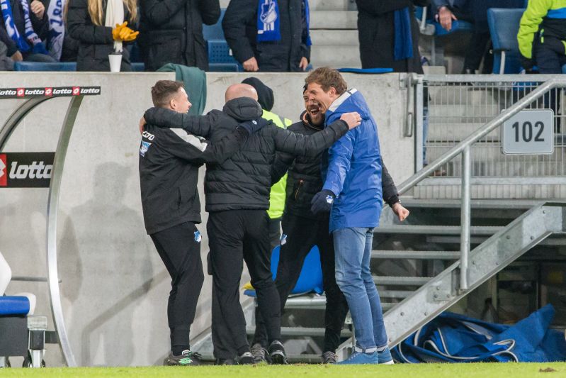 Siegesjubel beim Trainerteam