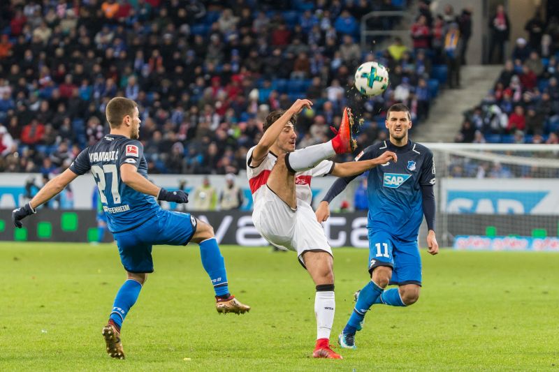 Stuttgarts Özcan gegen zwei Hoffenheimer