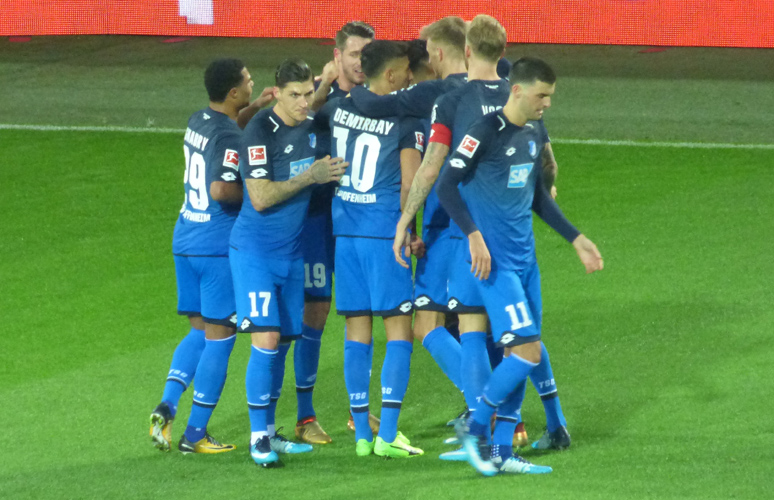 Jubel nach der 1:0-Führung durch Mark Uth