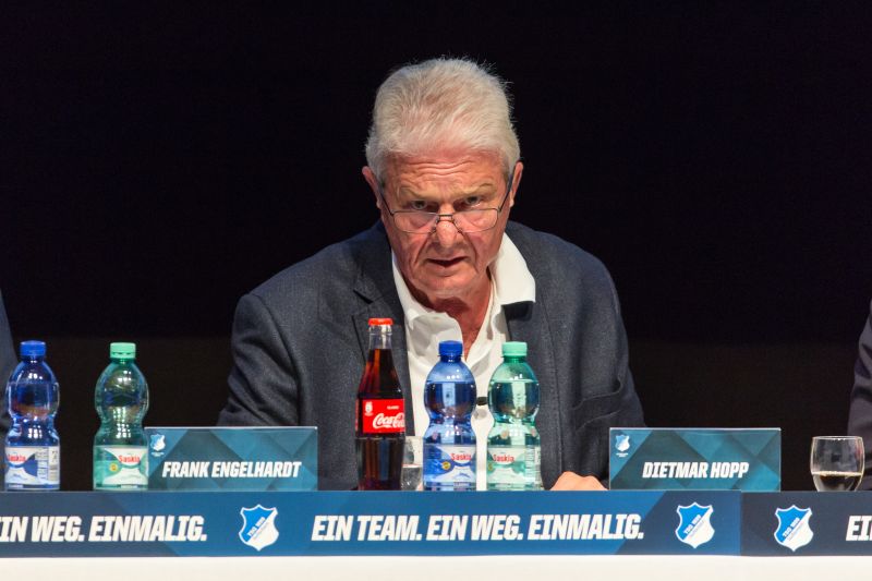 Dietmar Hopp bei seinem Vortrag