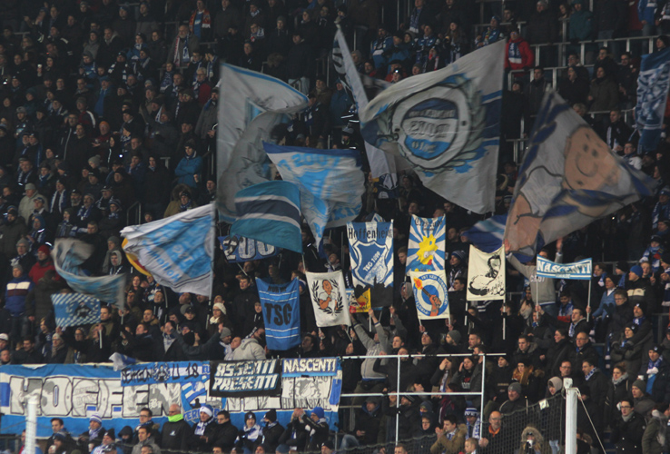 Die Hoffenheimer Fans feiern begeistert den ersten Sieg über RB Leipzig