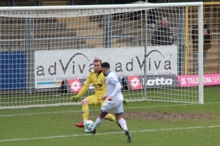Lukas Rupp scheitert vor dem Gästetor