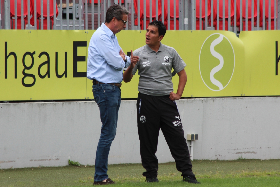 Im engen Austausch: Jürgen Machmeier (li.) und Trainer Kenan Kocak