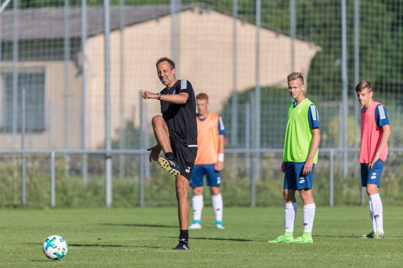 Matarazz macht des dem TSG-Nachwuchs vor