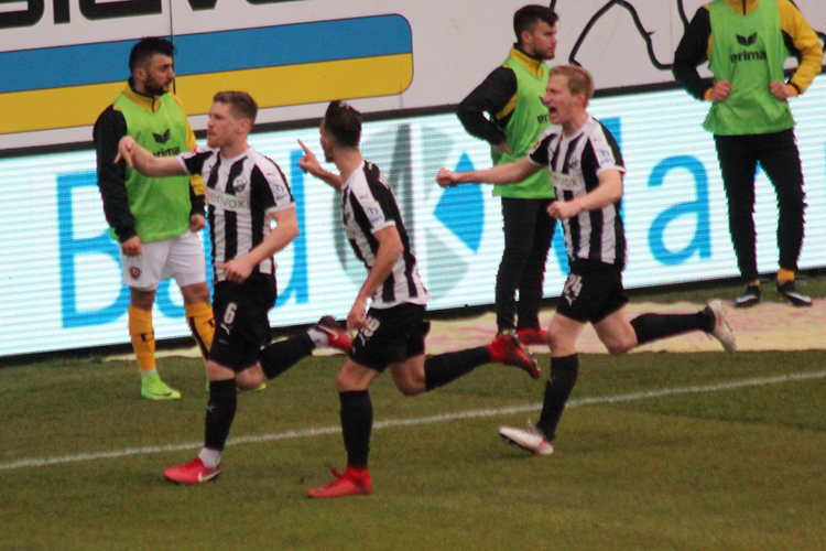 Linsmayer (li.) beim Torjubel