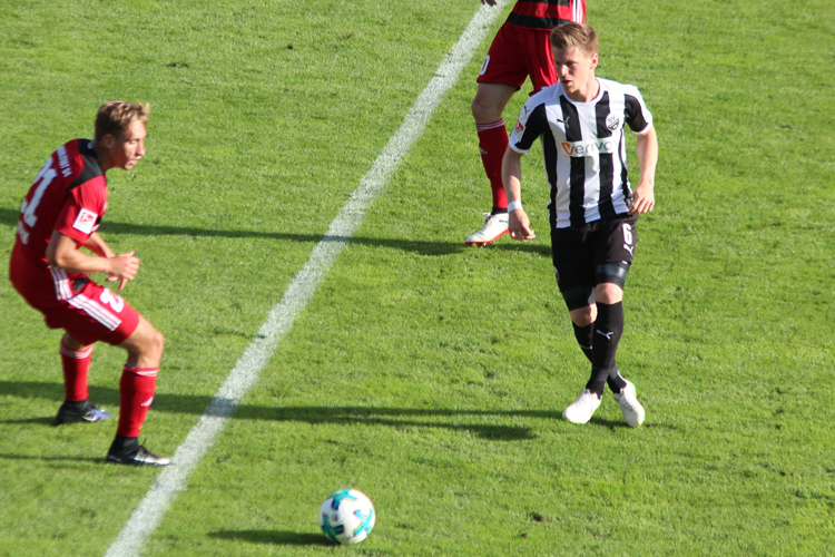 Linsmayer (re.) rackerte und kämpfte unentwegt im defensiven Mittelfeld