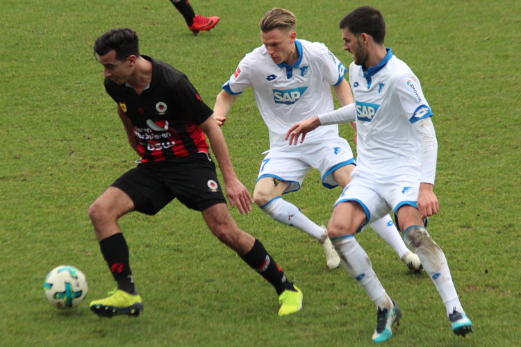 Hack (Mitte) und Grillitsch (re.) haben hier das Nachsehen