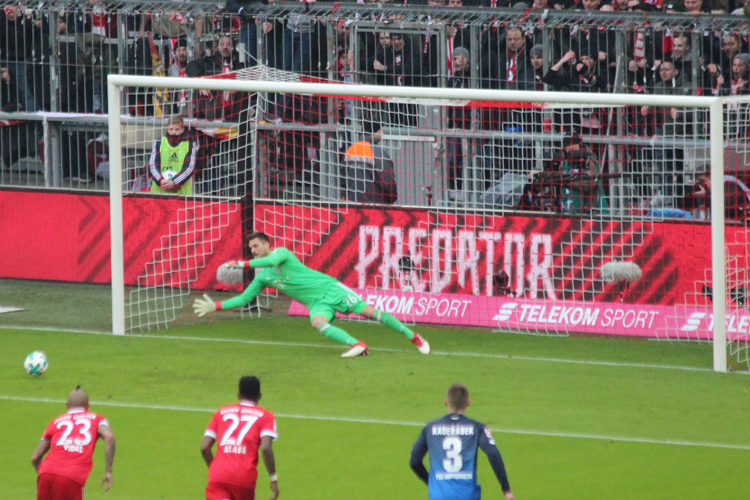 Gnabry scheitert per Strafstoss an Ulreich