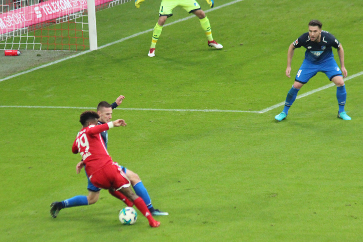 Coman vernascht Kaderabek