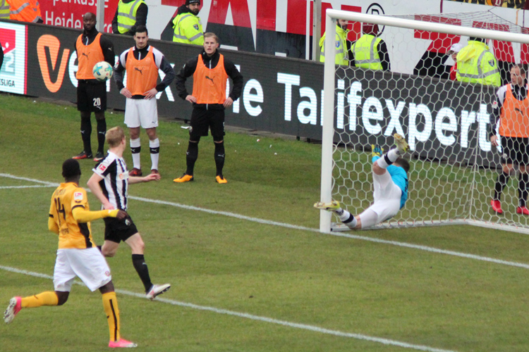 Schuhen rettert mit Glanzparade