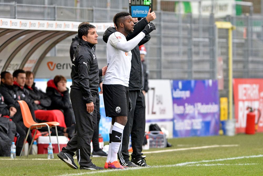 Sukuta-Pasu bei der Einwechslung