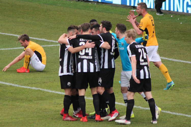 Jubel beim SV Sandhausen nach dem hartumkämpften Heimsieg