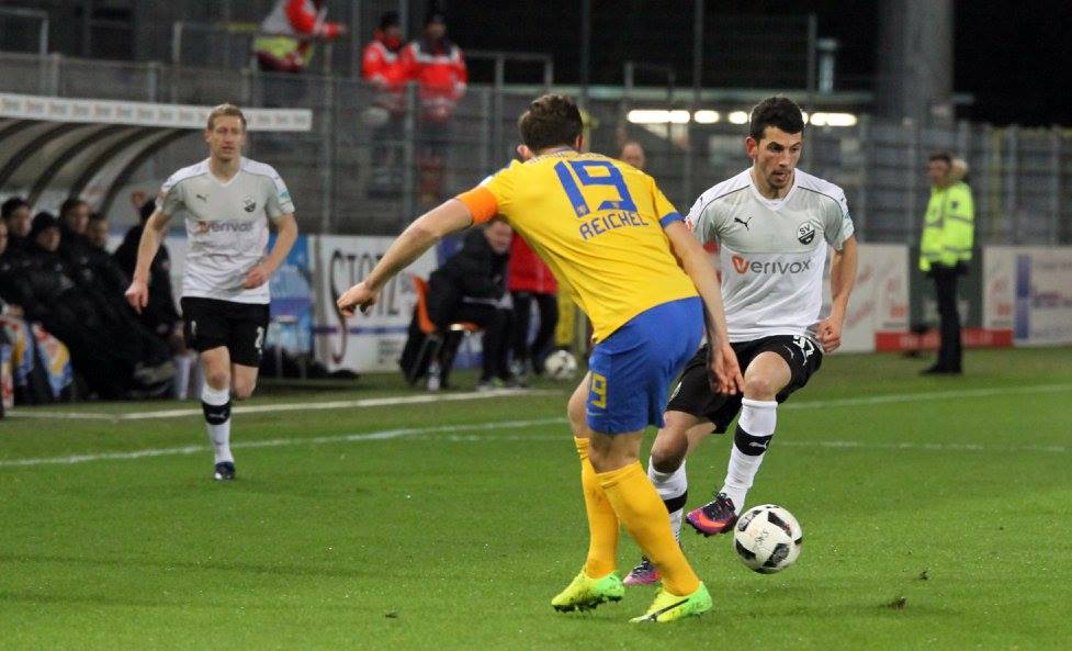 Derstroff im Duell mit einem Braunschweiger Gegenspieler