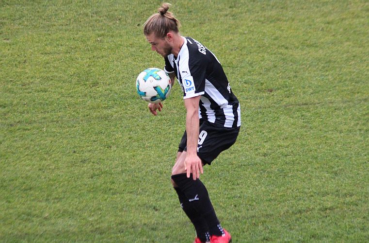 Gislason spielte in seinen bisherigen sechs Einsätzen auf drei verschiedenen Positionen