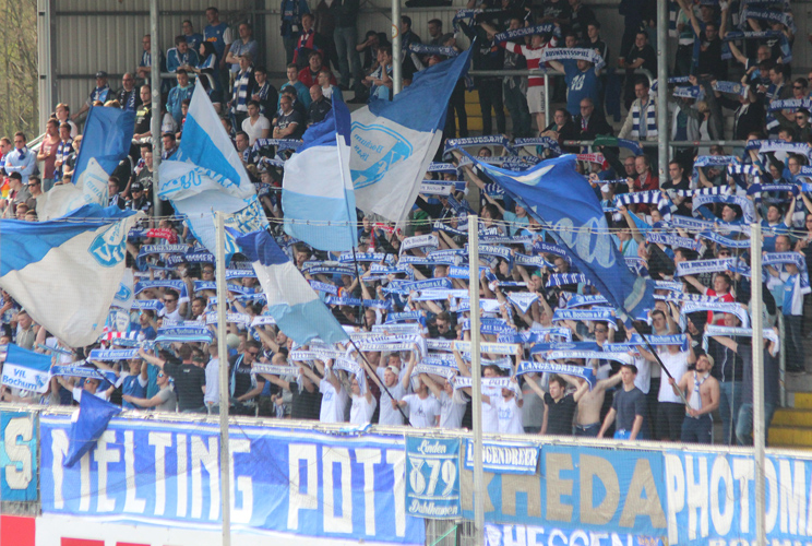 Stimmungsvoller Gästeblock am Hardtwald