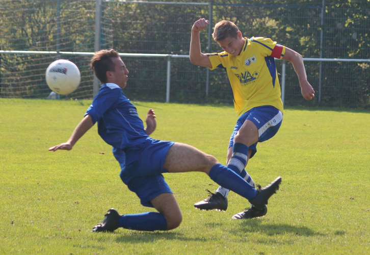 Nils Reißfelder (re.) im Zweikampf