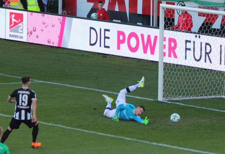 SVS-Keeper Marcel Schuhen mit Reflexparade