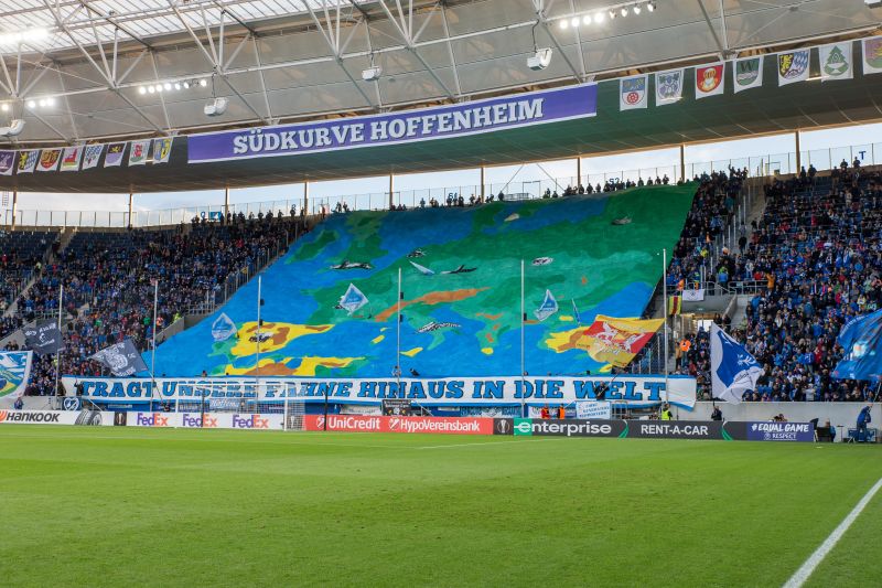 Einfallsreiche Fan-Choreographie beim ersten internationalen TSG-Heimspiel