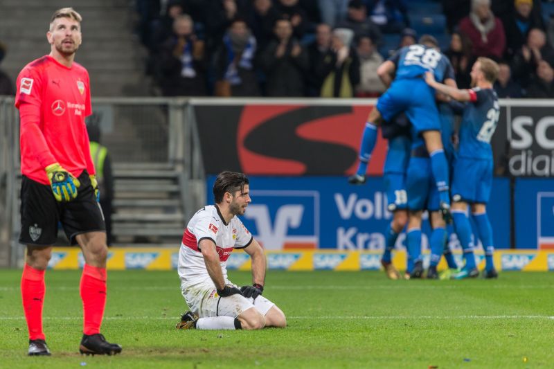 Spielszene aus dem Hinspiel: Hoffenheimer Torjubel und Stuttgarter Enttäuschung beim 1:0 in Sinsheim