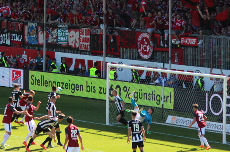 Auf seine erste Zweitligasaison kann Marcel Schuhen voller Stolz zurückblicken. Der SVS-Keeper kassierte die wenigsten Liga-Gegentreffer.
