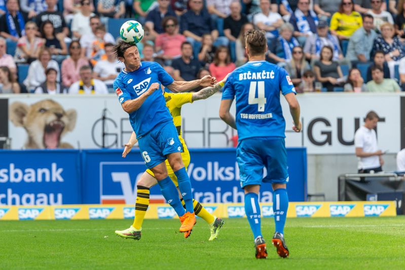 Schulz klärt per Kopfball