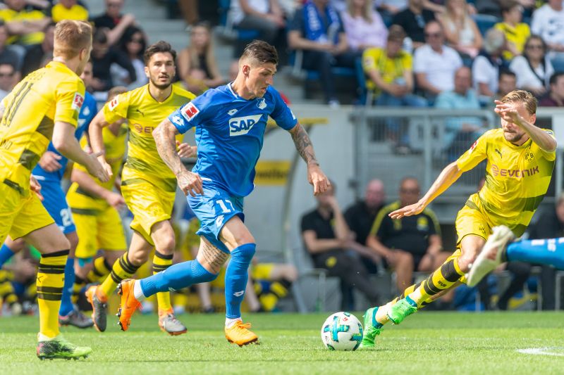 Steven Zuber enteilt mehreren Dortmundern