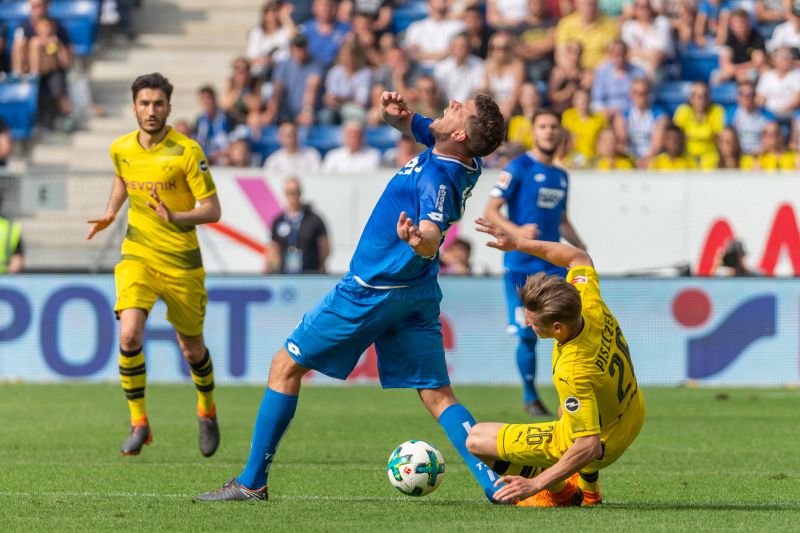 Szalai wird von Piszczek zu Fall gebracht