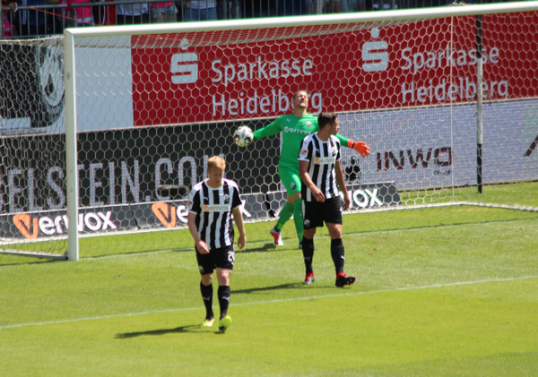 Schuhen nach seinem ersten Fehler zum 0:1