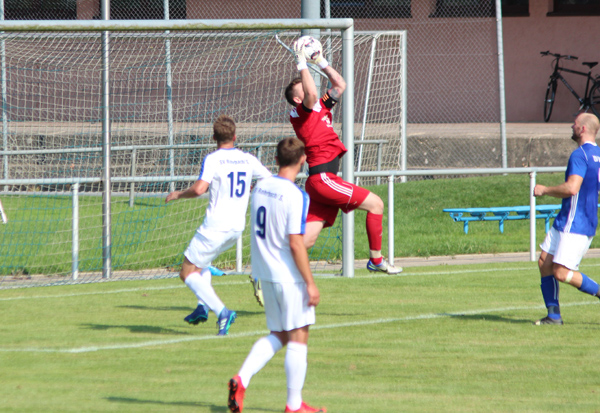 TSV-Keeper Geiger entschärft eine Rohrbacher Flanke