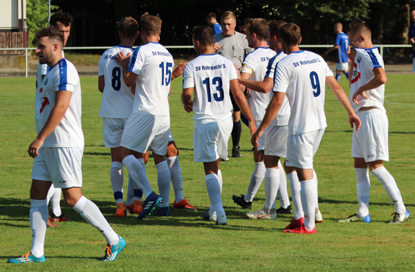 Jubel beim SVR über den ersten Saisonsieg und Tabellenplatz eins