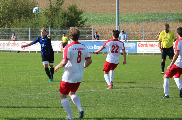 Rico Unser scheitert mit einem Distanzschuss