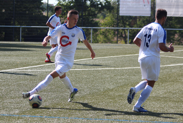 Rohrbachs Youngster Dennis Bauer versucht einen Angriff einzuleiten
