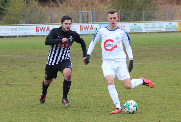 Dennis Bauer bedient Karolus, der zum 7:1 trifft
