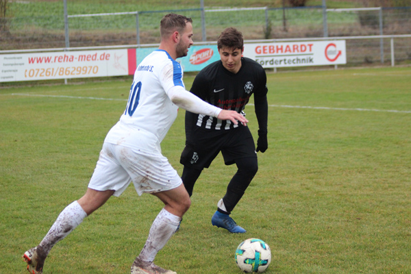 Adrian Neuberger (li.) in Aktion