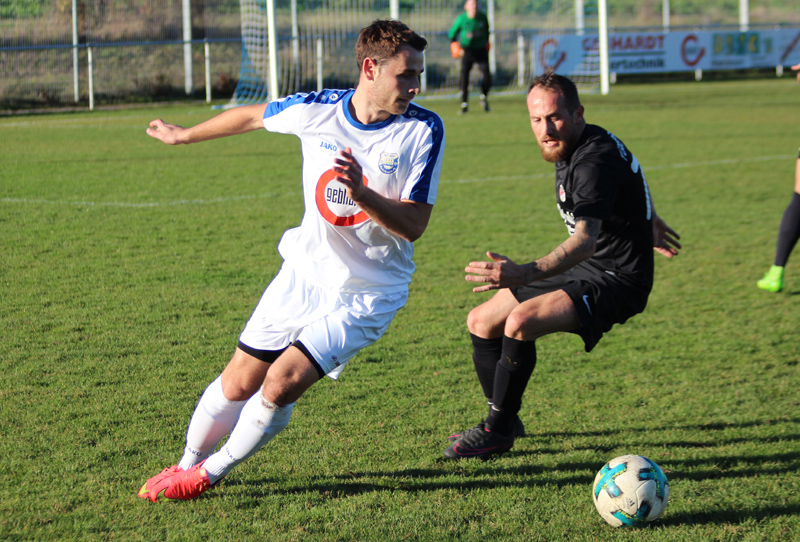 Rohrbachs Goalgetter Robin Karolus (li.) gelang gegen Türkspor Eppingen ein erneuter Doppelpack