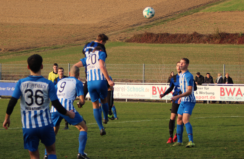 Fabian Hack steigt am höchsten und bringt Rohrbach 1:0 in Führung
