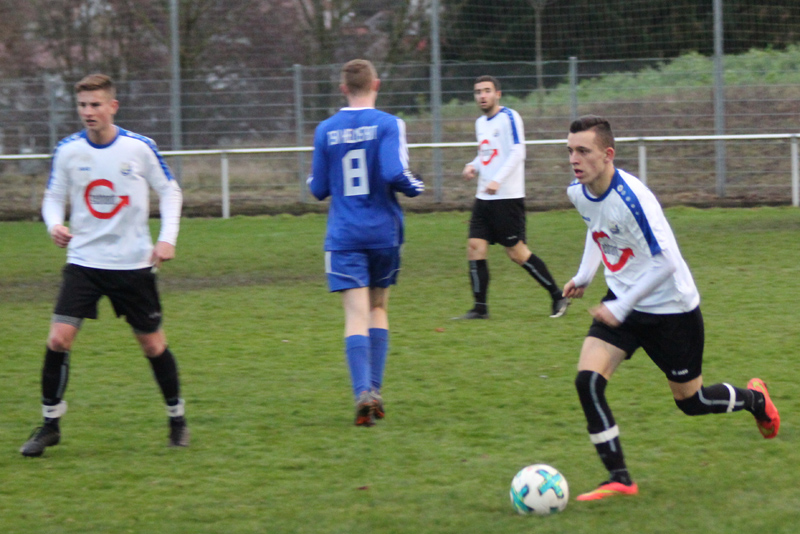 Die Nachwuchsfußballer Bauer (re.) und Reißfelder (li.) zeigten über 90 Minuten eine gute Partie